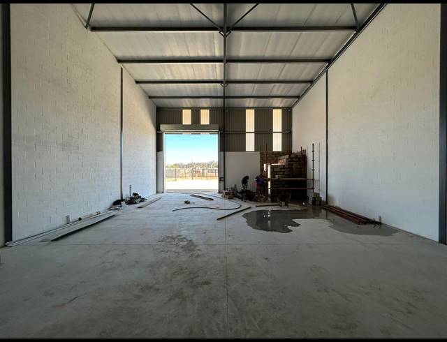 240M² WAREHOUSE TO LET IN FISANTEKRAAL